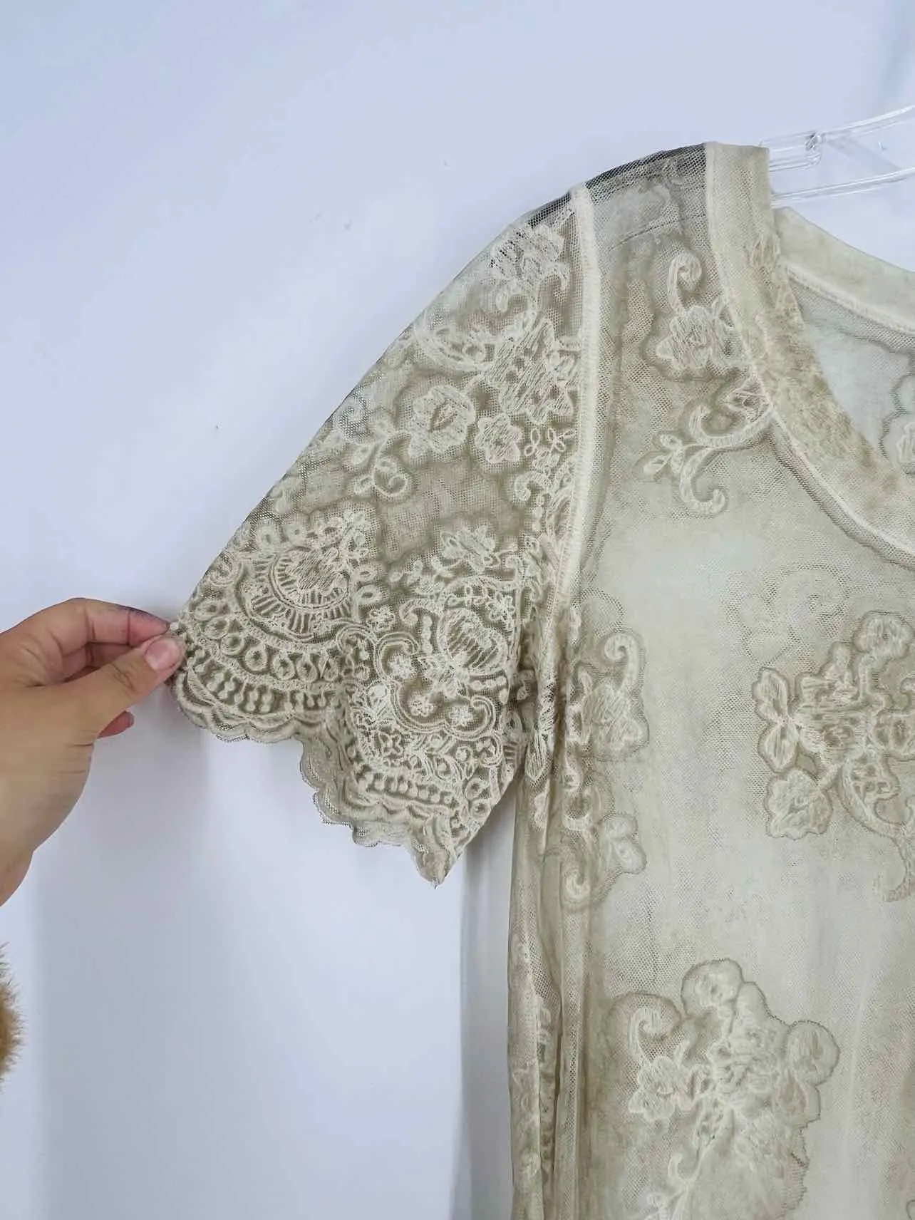 Gretty Zueger Size M Ivory Lace Embroidered Tops Tunic