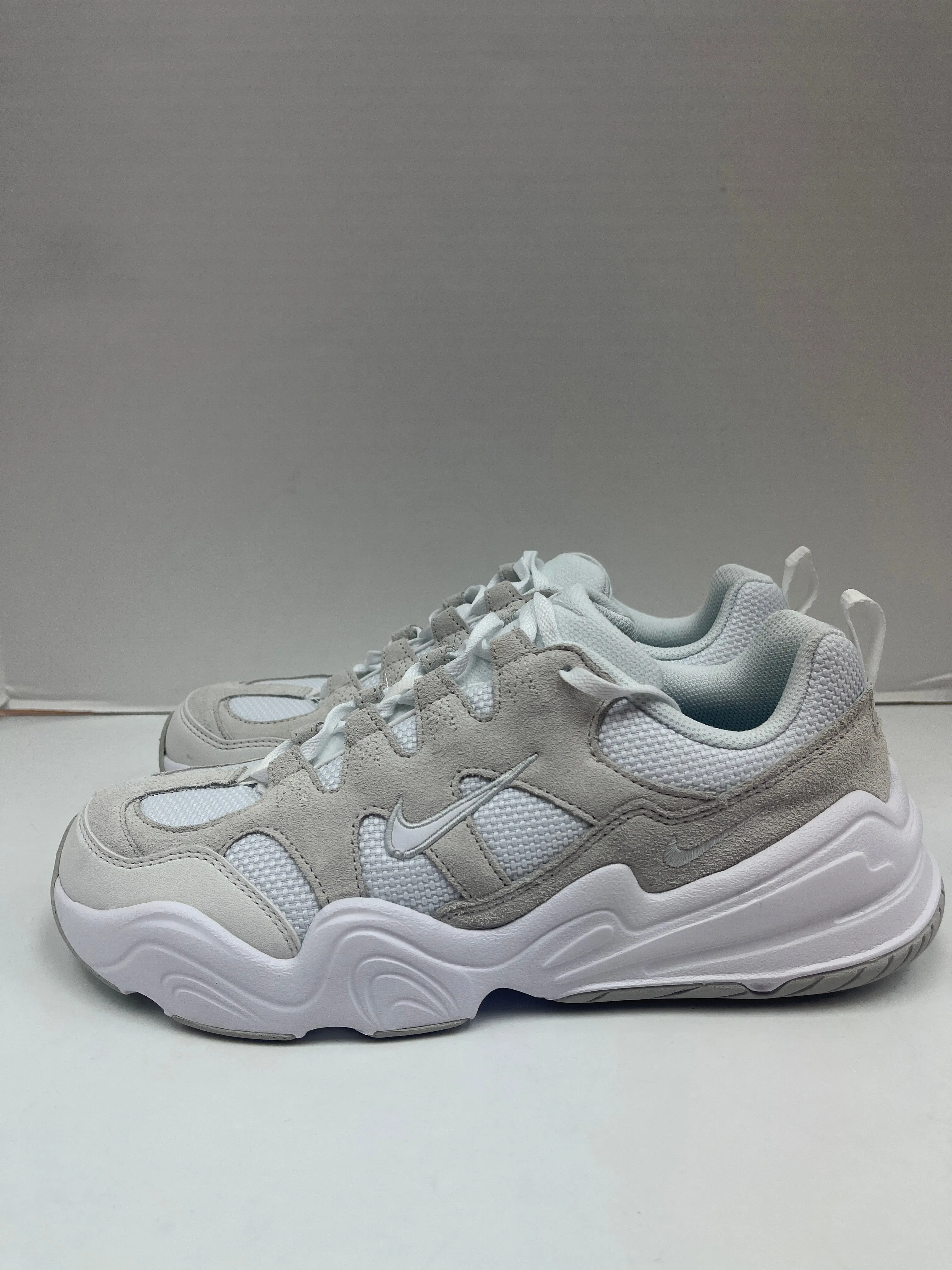 Shoes Athletic By Nike  Size: 9.5 nike